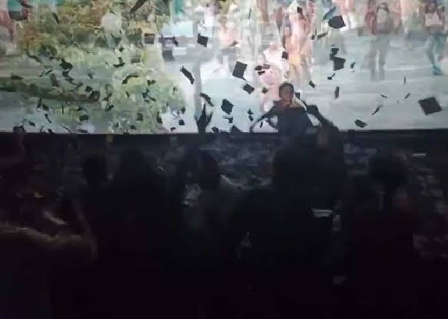 فلم پرستی کا بڑھتا خمار
